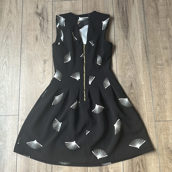 H&M Fit & Flare Dress w/ Pockets - Picture 3 of 5